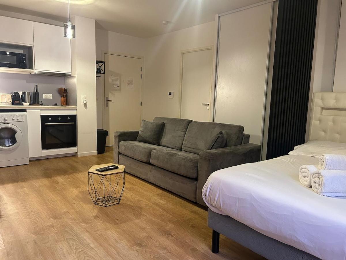 Studio Spacieux 4 Personnes Avec Terrasse Privee & Bureau - Gare A 4Min, Paris En 30Min Villiers-sur-Marne Exterior photo